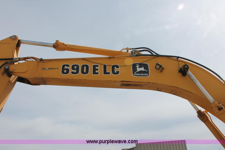image for item E2922 1996 John Deere 690E LC excavator