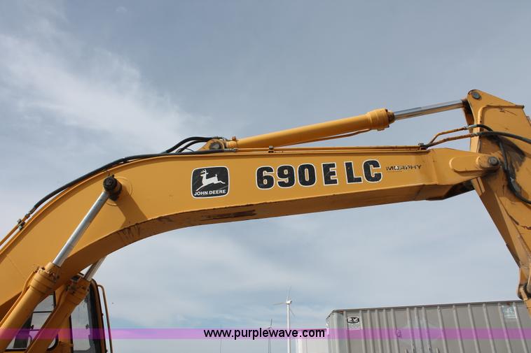 image for item E2922 1996 John Deere 690E LC excavator