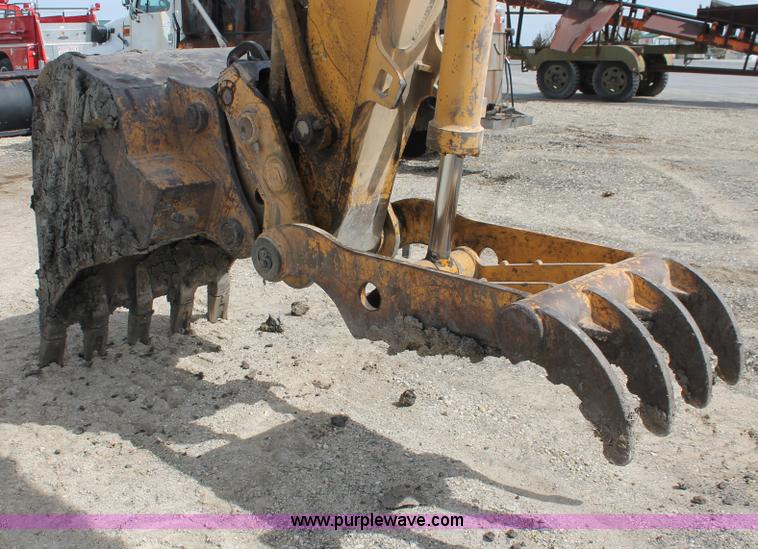 image for item E2922 1996 John Deere 690E LC excavator