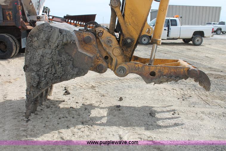 image for item E2922 1996 John Deere 690E LC excavator