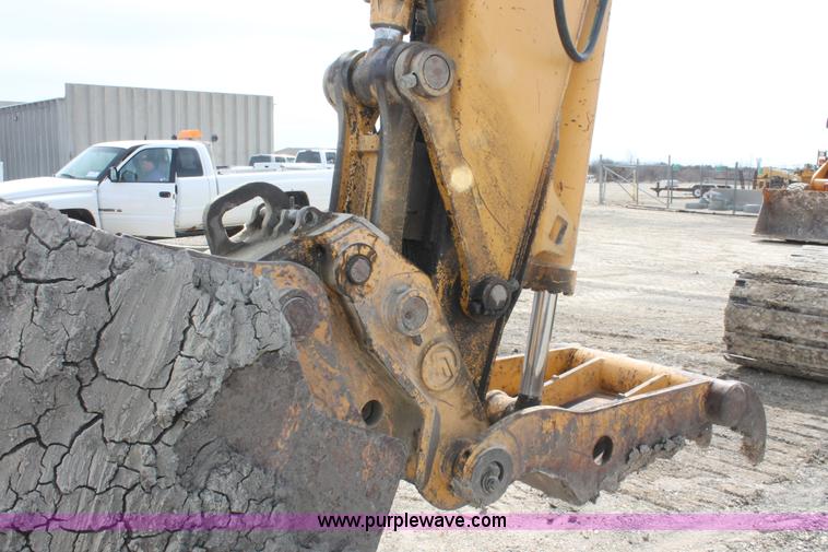 image for item E2922 1996 John Deere 690E LC excavator