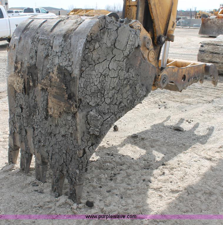 image for item E2922 1996 John Deere 690E LC excavator