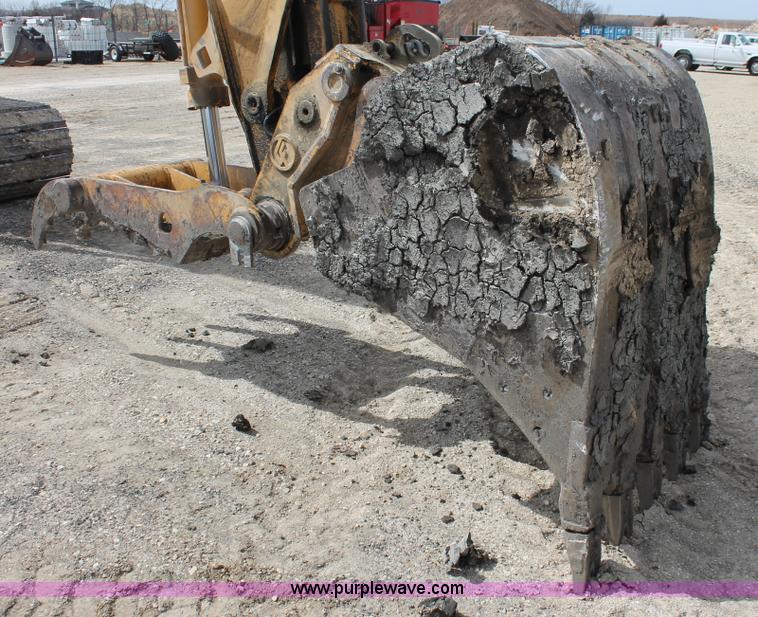 image for item E2922 1996 John Deere 690E LC excavator