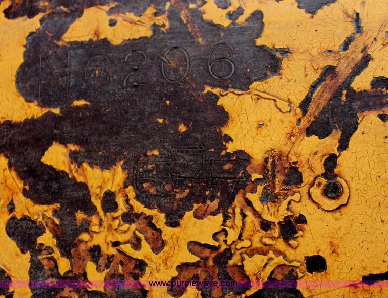 image for item E2922 1996 John Deere 690E LC excavator