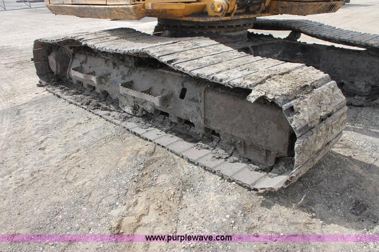 image for item E2922 1996 John Deere 690E LC excavator