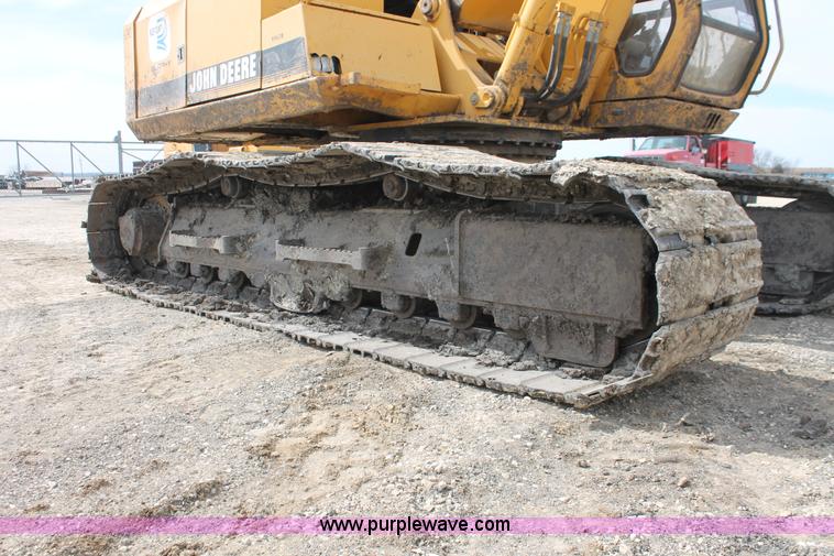 image for item E2922 1996 John Deere 690E LC excavator