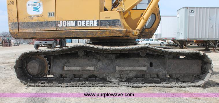 image for item E2922 1996 John Deere 690E LC excavator