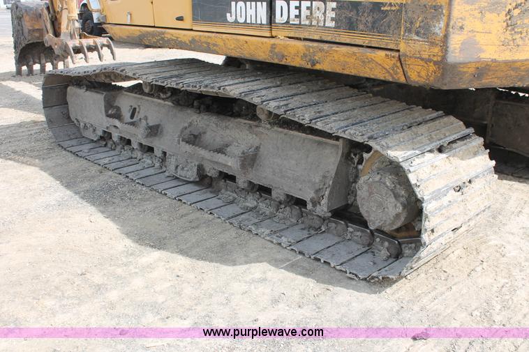 image for item E2922 1996 John Deere 690E LC excavator