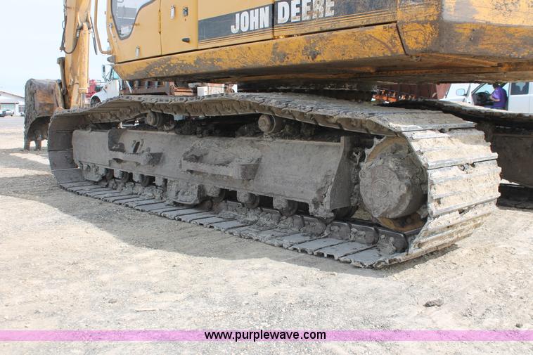 image for item E2922 1996 John Deere 690E LC excavator