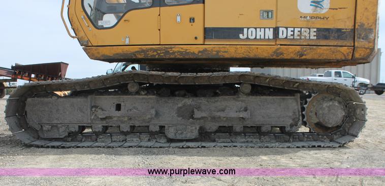 image for item E2922 1996 John Deere 690E LC excavator