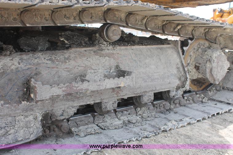 image for item E2922 1996 John Deere 690E LC excavator