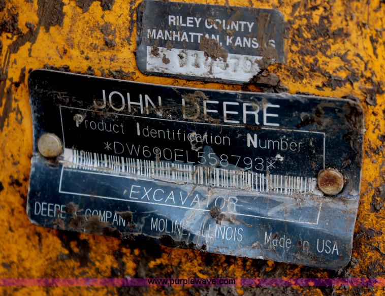 image for item E2922 1996 John Deere 690E LC excavator