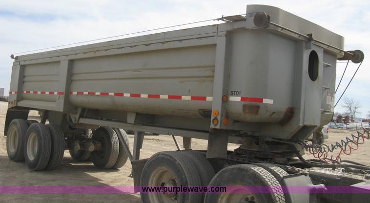 image for item E3210 1994 Clement HL2623 end dump trailer