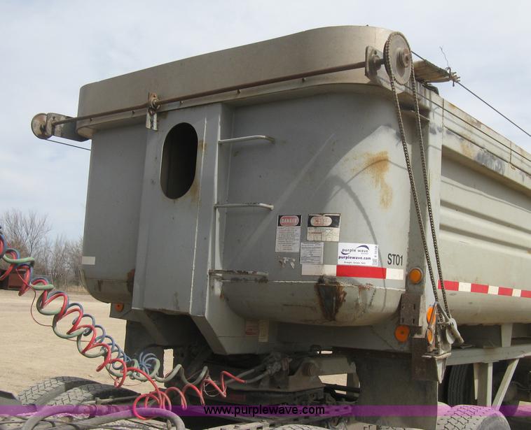 image for item E3210 1994 Clement HL2623 end dump trailer