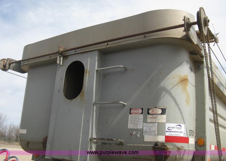 image for item E3210 1994 Clement HL2623 end dump trailer