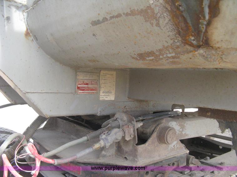 image for item E3210 1994 Clement HL2623 end dump trailer