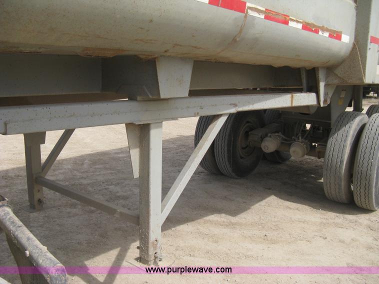 image for item E3210 1994 Clement HL2623 end dump trailer