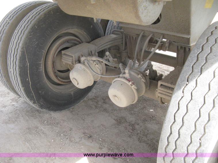 image for item E3210 1994 Clement HL2623 end dump trailer