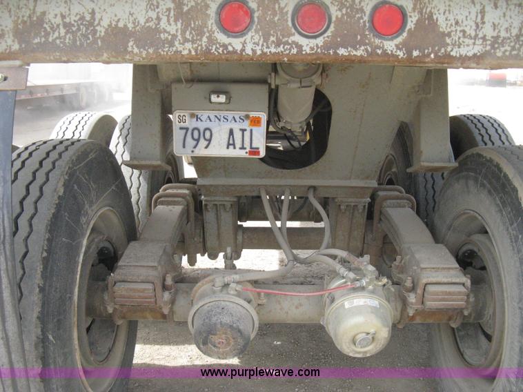 image for item E3210 1994 Clement HL2623 end dump trailer