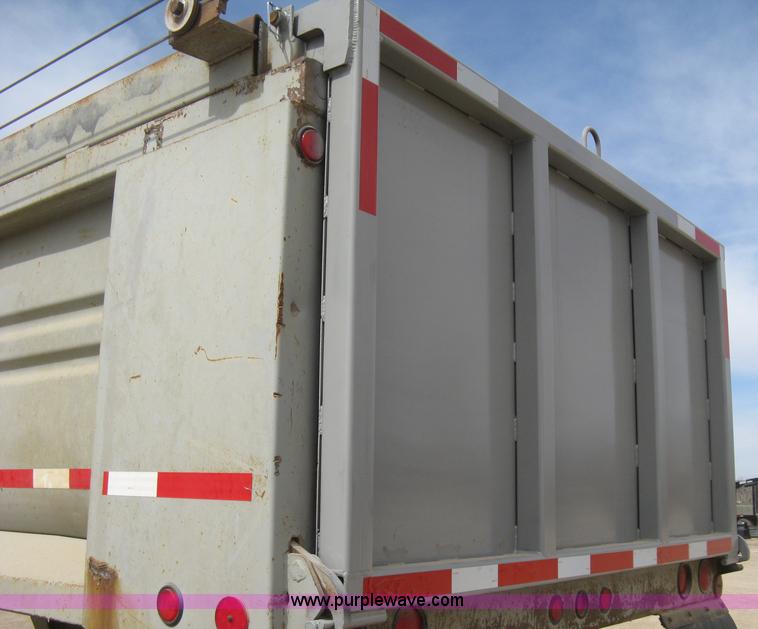image for item E3210 1994 Clement HL2623 end dump trailer