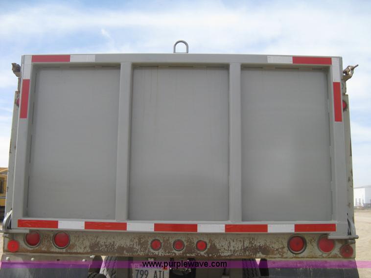 image for item E3210 1994 Clement HL2623 end dump trailer