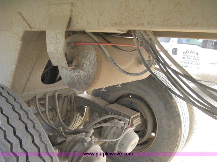 image for item E3210 1994 Clement HL2623 end dump trailer