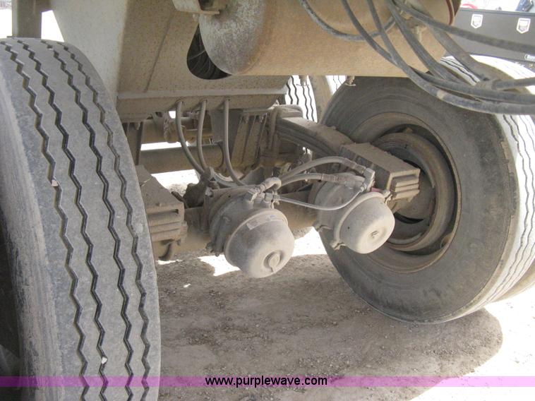 image for item E3210 1994 Clement HL2623 end dump trailer