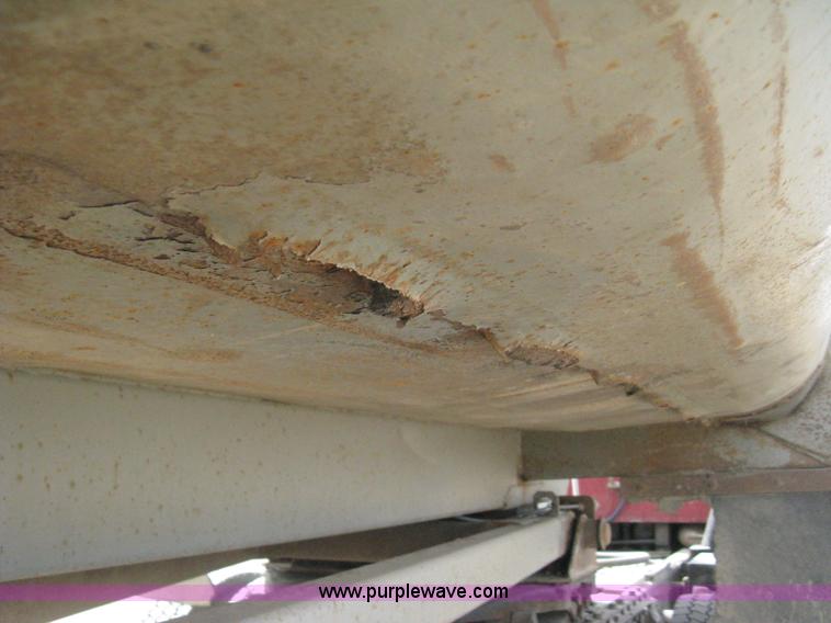 image for item E3210 1994 Clement HL2623 end dump trailer