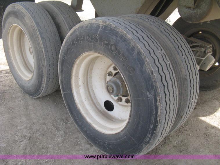 image for item E3210 1994 Clement HL2623 end dump trailer