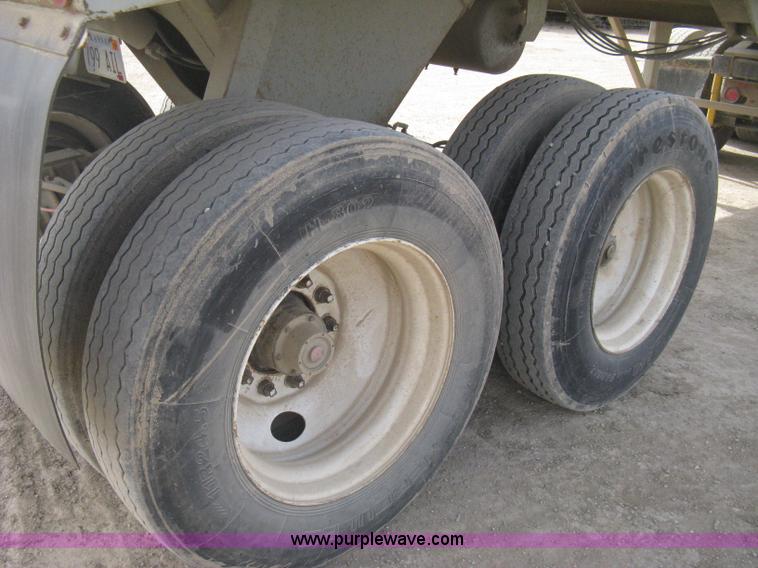 image for item E3210 1994 Clement HL2623 end dump trailer