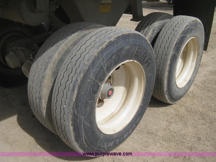 image for item E3210 1994 Clement HL2623 end dump trailer