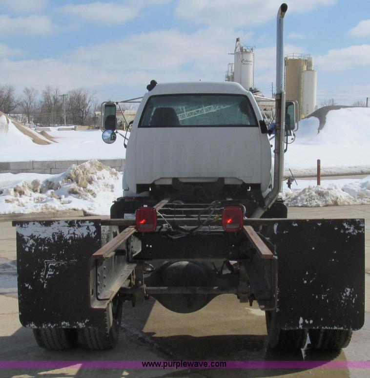 image for item E3792 2002 Chevrolet C7500 cab and chassis