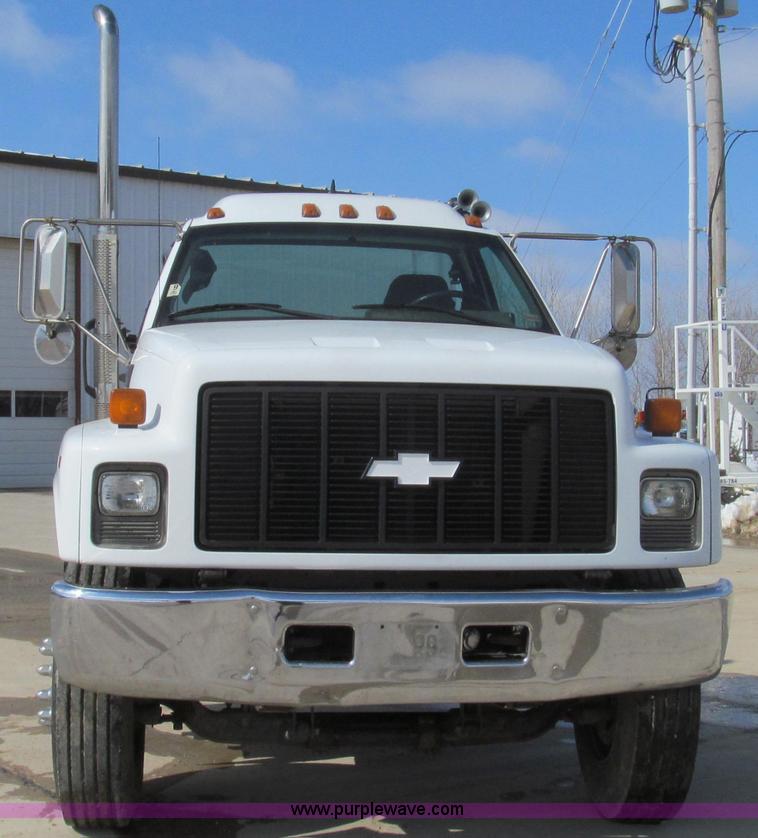 image for item E3792 2002 Chevrolet C7500 cab and chassis