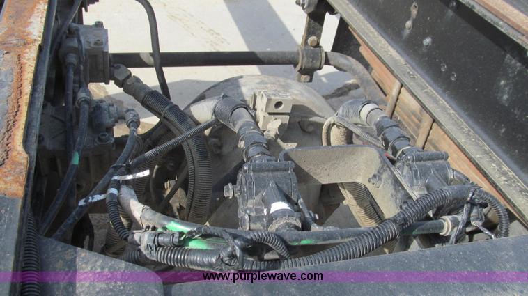 image for item E3792 2002 Chevrolet C7500 cab and chassis
