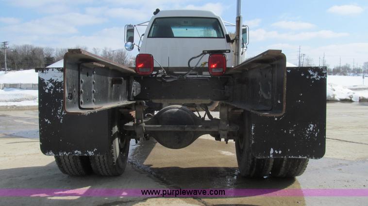 image for item E3792 2002 Chevrolet C7500 cab and chassis