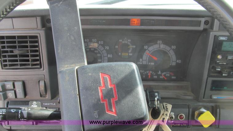 image for item E3792 2002 Chevrolet C7500 cab and chassis