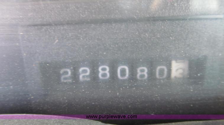 image for item E3792 2002 Chevrolet C7500 cab and chassis