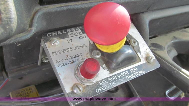 image for item E3792 2002 Chevrolet C7500 cab and chassis