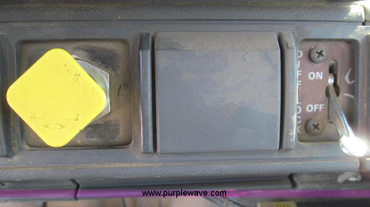 image for item E3792 2002 Chevrolet C7500 cab and chassis