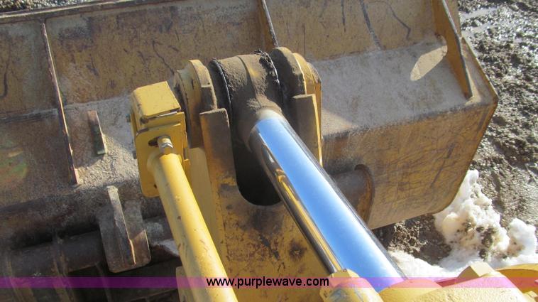 image for item E3794 2004 Caterpillar 953C track loader