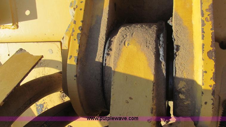 image for item E3794 2004 Caterpillar 953C track loader