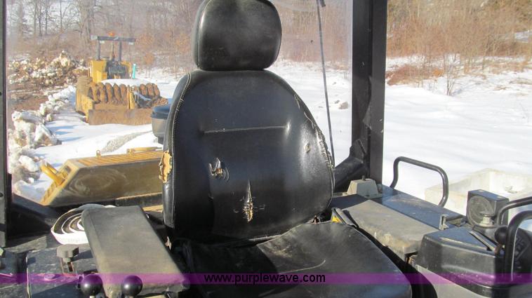 image for item E3794 2004 Caterpillar 953C track loader