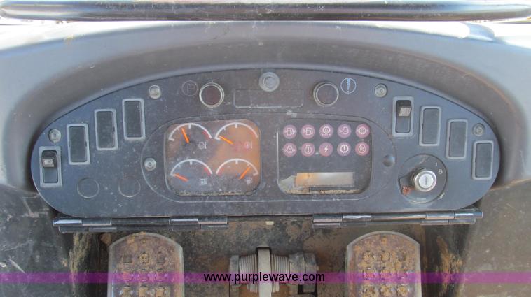 image for item E3794 2004 Caterpillar 953C track loader