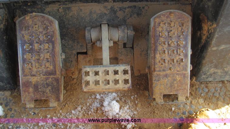 image for item E3794 2004 Caterpillar 953C track loader