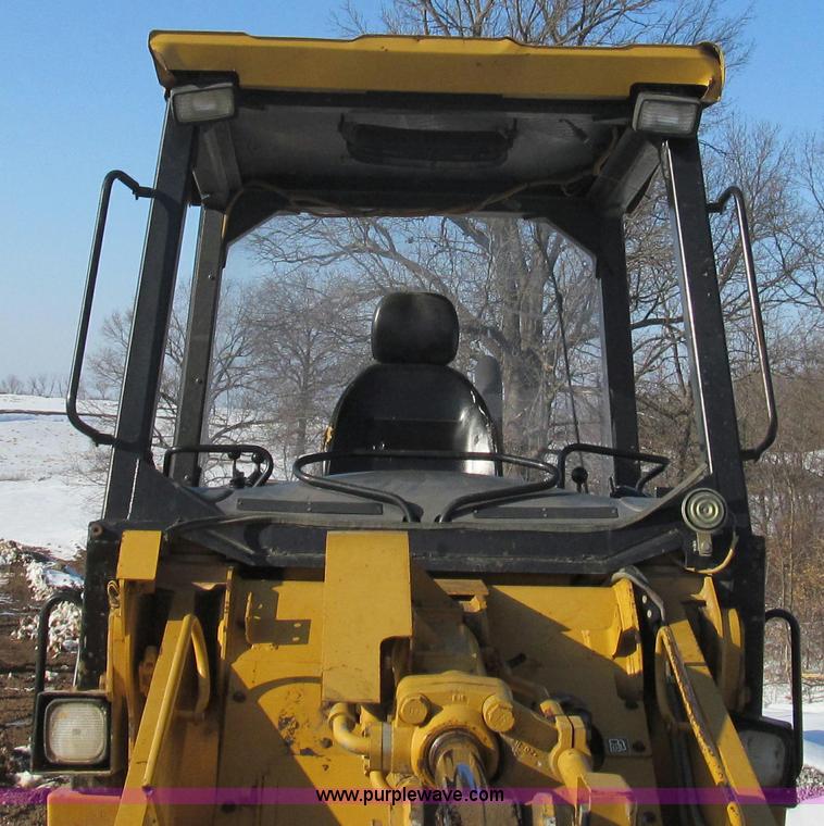 image for item E3794 2004 Caterpillar 953C track loader