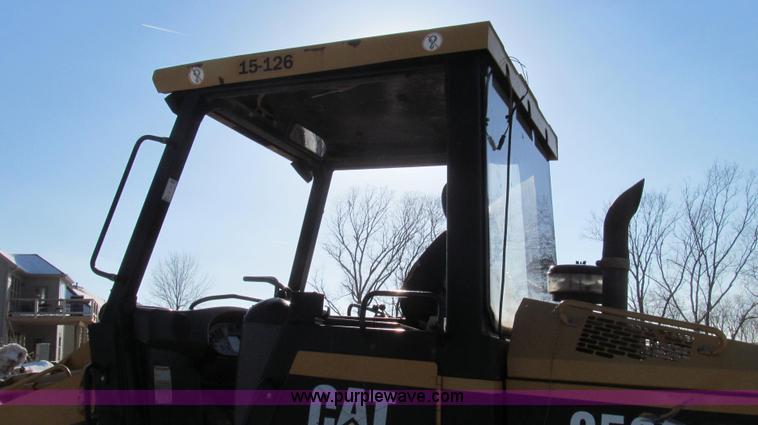 image for item E3794 2004 Caterpillar 953C track loader