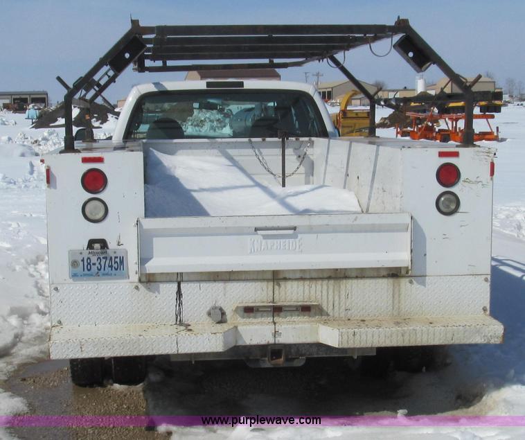image for item E3797 2004 Ford F450 XL Super Duty utility truck