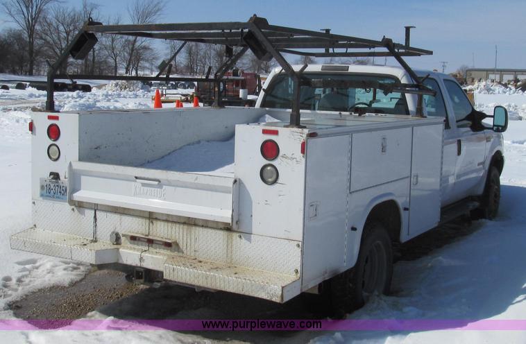 image for item E3797 2004 Ford F450 XL Super Duty utility truck