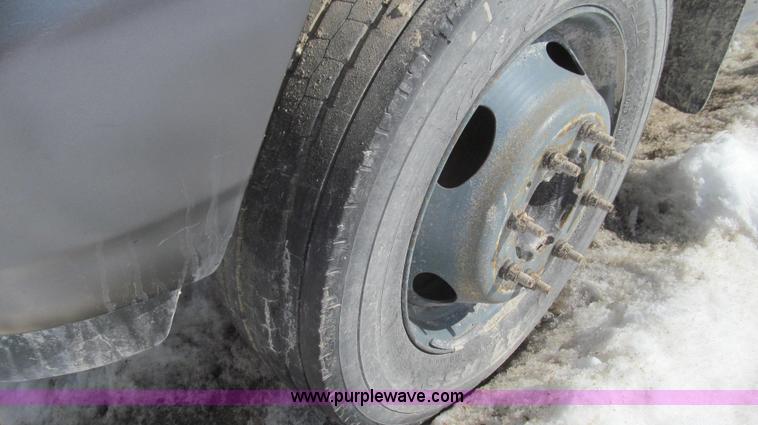 image for item E3797 2004 Ford F450 XL Super Duty utility truck