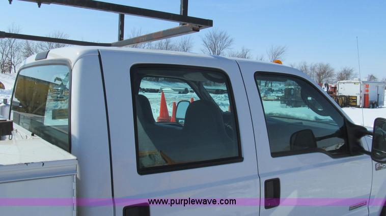 image for item E3797 2004 Ford F450 XL Super Duty utility truck
